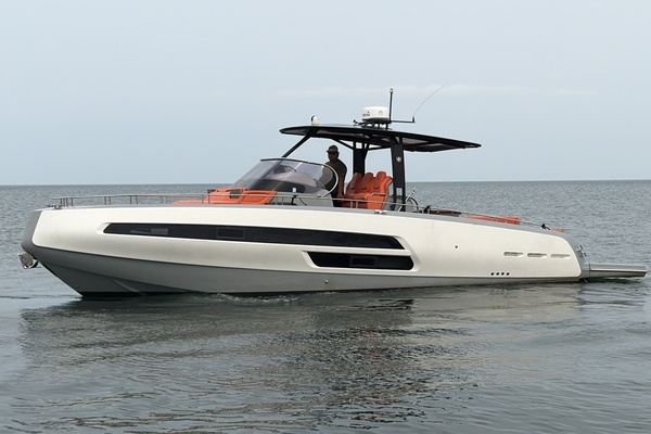 Little Buddy 37ft Invictus Yacht For Sale