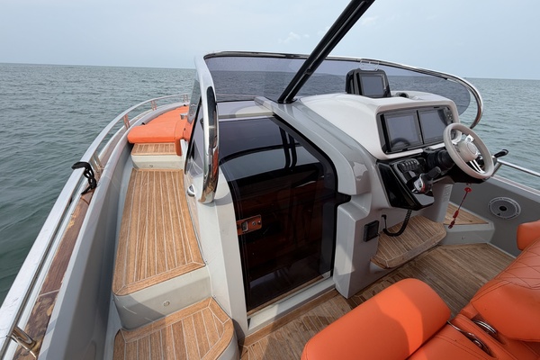 Little Buddy 37ft Invictus Yacht For Sale