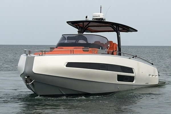 Little Buddy 37ft Invictus Yacht For Sale