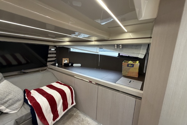 Little Buddy 37ft Invictus Yacht For Sale