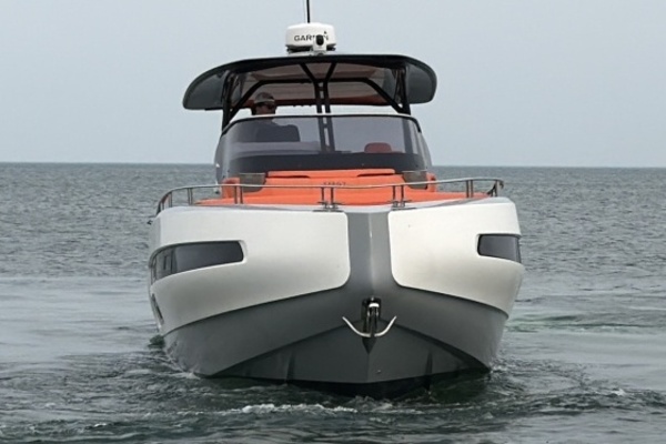 Little Buddy 37ft Invictus Yacht For Sale