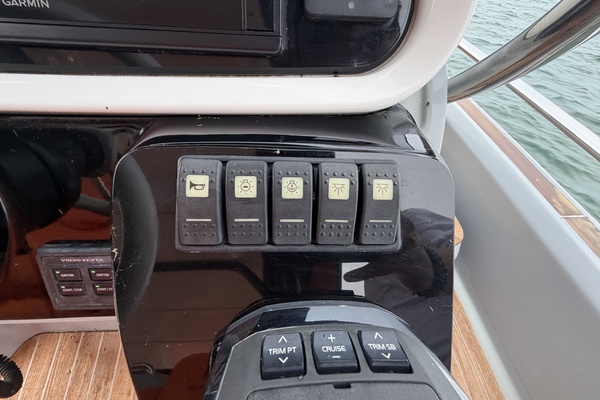 Little Buddy 37ft Invictus Yacht For Sale