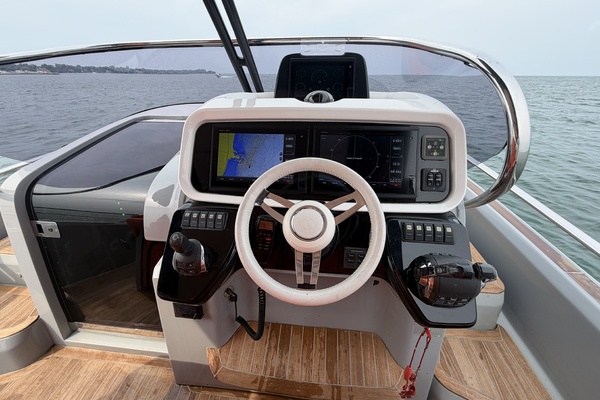 Little Buddy 37ft Invictus Yacht For Sale