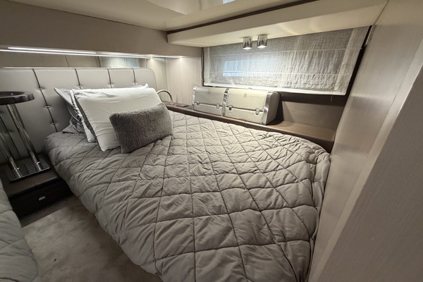 Little Buddy 37ft Invictus Yacht For Sale