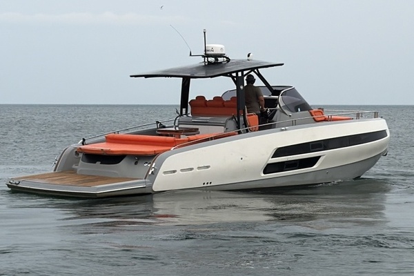 Little Buddy 37ft Invictus Yacht For Sale