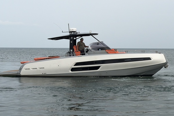 Little Buddy 37ft Invictus Yacht For Sale