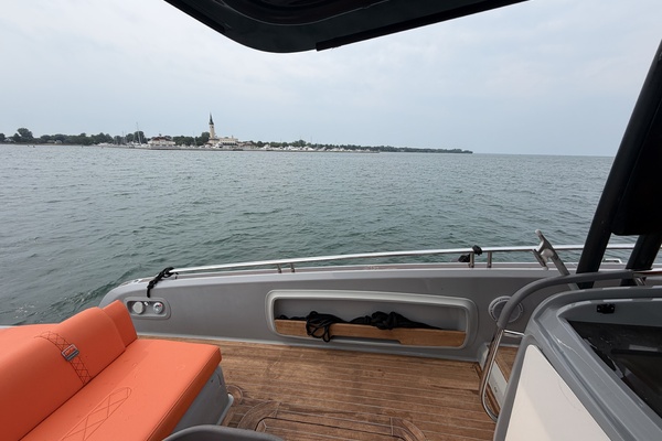 Little Buddy 37ft Invictus Yacht For Sale