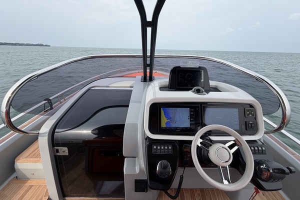 Little Buddy 37ft Invictus Yacht For Sale