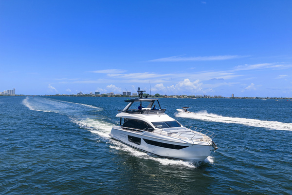 2025 Azimut 68