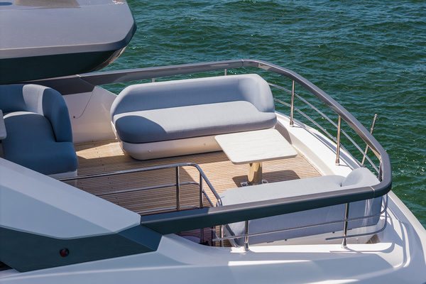 2025 Azimut 68