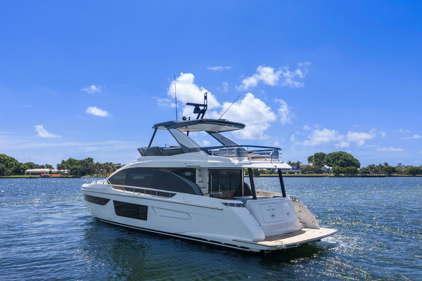 2025 Azimut 68