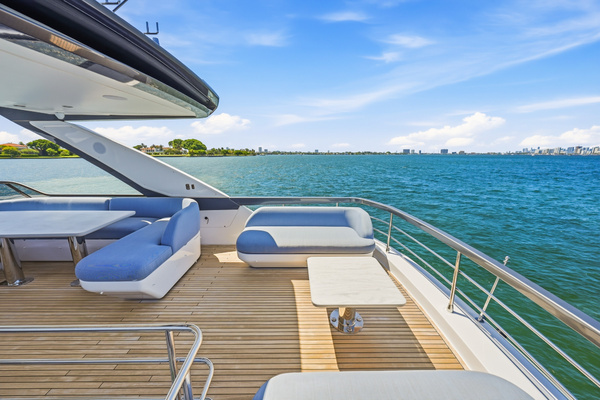 2025 Azimut 68