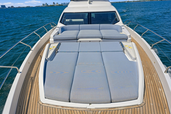 2025 Azimut 68