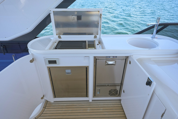 2025 Azimut 68