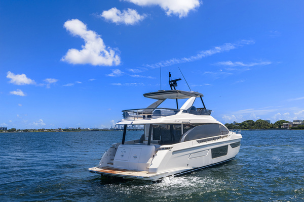 2025 Azimut 68