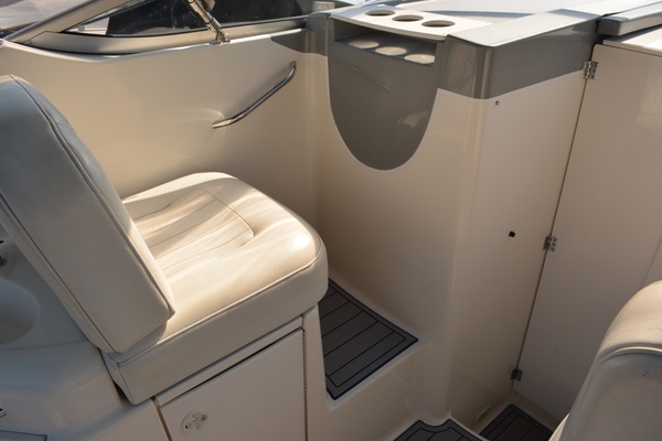 Waves of Blue 30ft Bayliner Yacht For Sale
