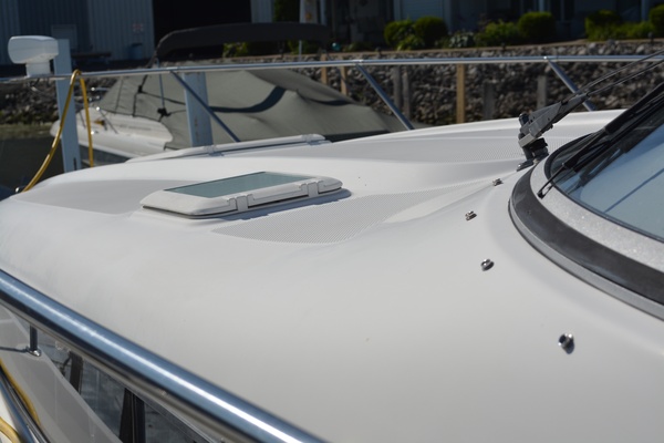 Waves of Blue 30ft Bayliner Yacht For Sale