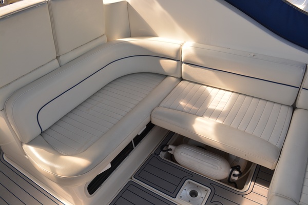 Waves of Blue 30ft Bayliner Yacht For Sale