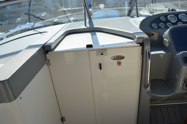 Waves of Blue 30ft Bayliner Yacht For Sale