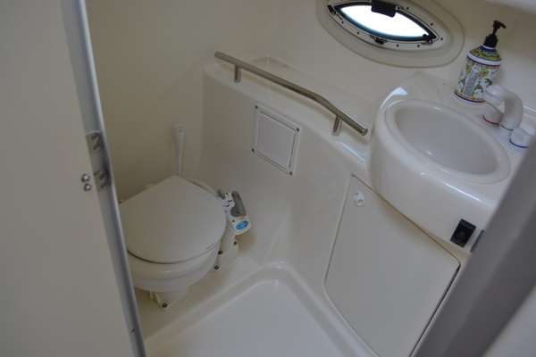 Waves of Blue 30ft Bayliner Yacht For Sale