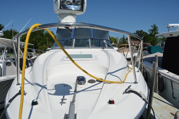 Photo of the 2004 Bayliner 305 "Waves of Blue"
