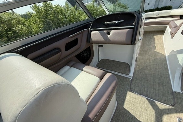 27ft Cobalt Yacht For Sale