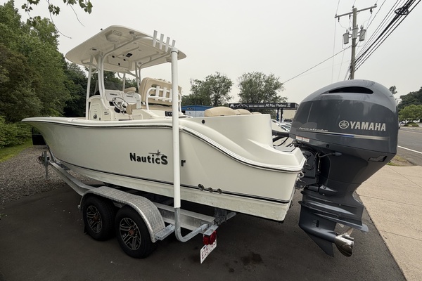 26ft NauticStar Yacht For Sale