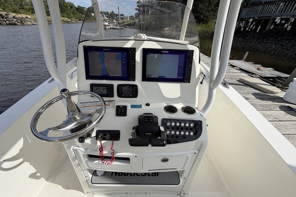 26ft NauticStar Yacht For Sale