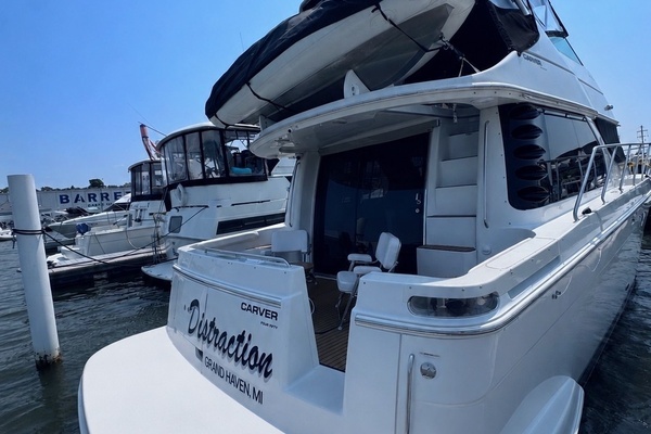 1999 Carver 45