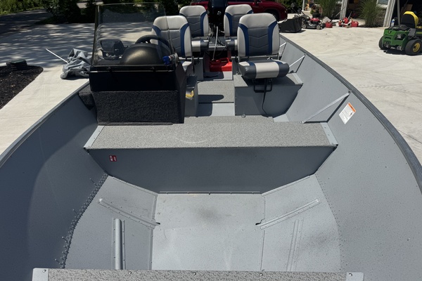 18ft Lund Yacht For Sale