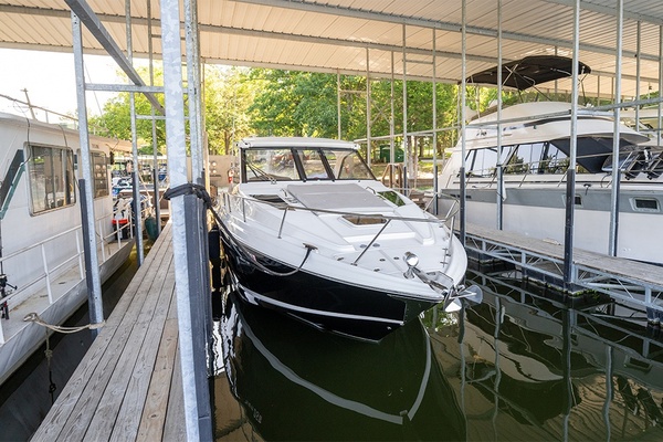 Foredeck (in slip)