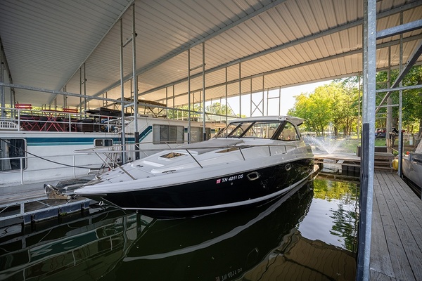 Port bow profile (in slip)
