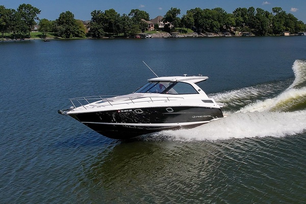 2019 Regal 35 Sport Coupe underway