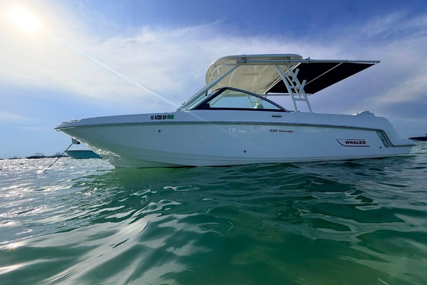 24ft Boston Whaler Yacht For Sale