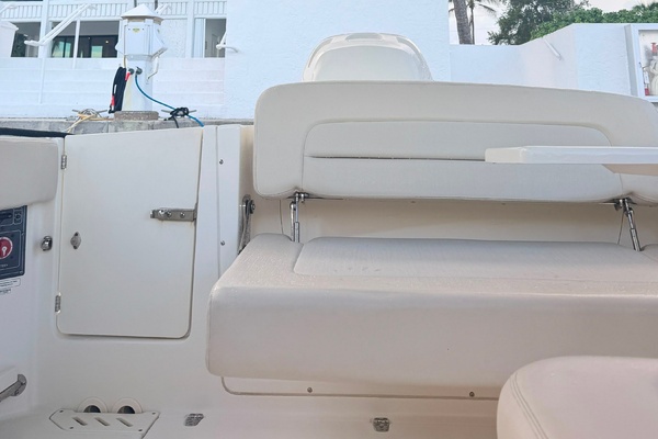 24ft Boston Whaler Yacht For Sale