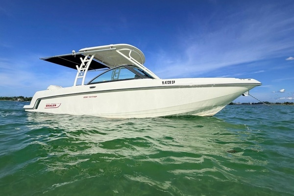 24ft Boston Whaler Yacht For Sale