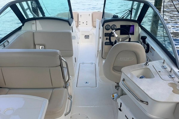24ft Boston Whaler Yacht For Sale