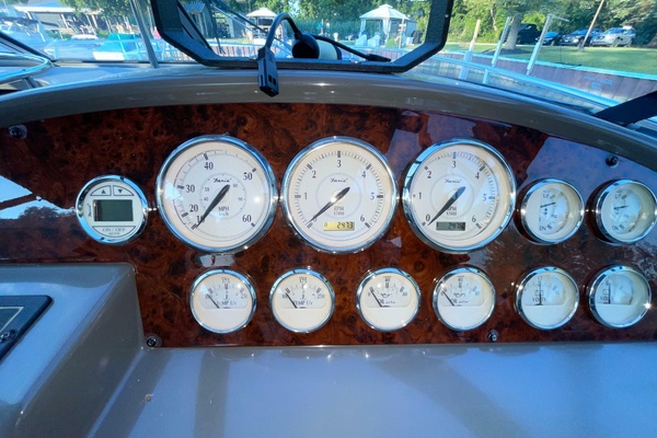 30ft Regal Yacht For Sale
