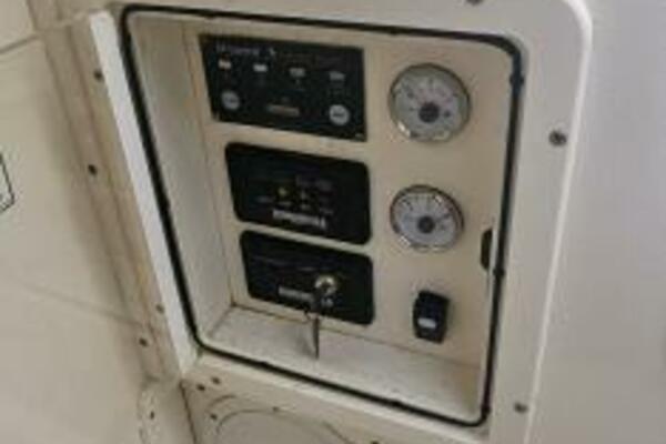 K DEE 32ft World Cat Yacht For Sale