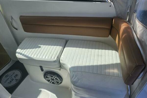 K DEE 32ft World Cat Yacht For Sale