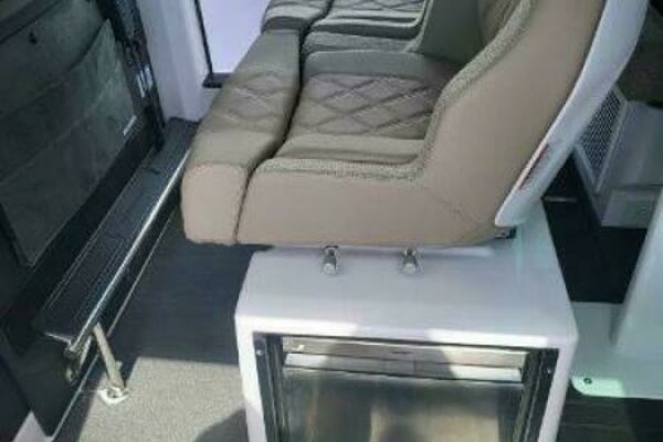 Axopar 37 XC CROSS CABIN Yacht For Sale