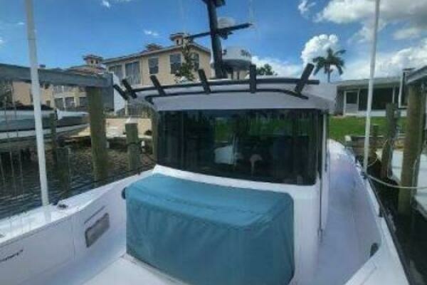 Axopar 37 XC CROSS CABIN Yacht For Sale
