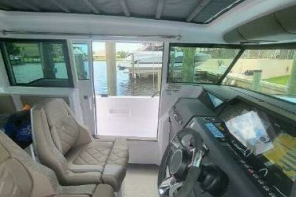 Axopar 37 XC CROSS CABIN Yacht For Sale