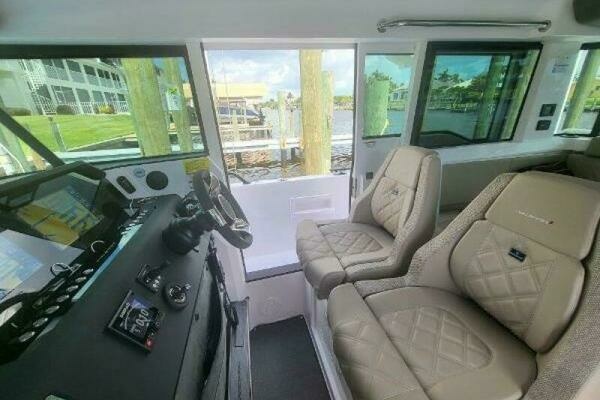 Axopar 37 XC CROSS CABIN Yacht For Sale