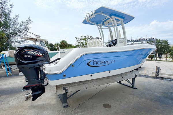 22ft Robalo Yacht For Sale