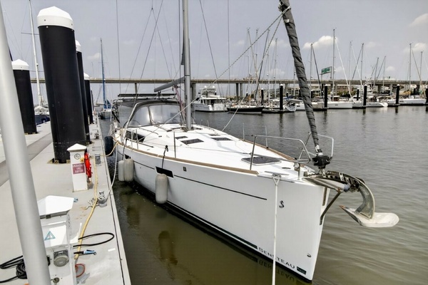 Inconceivable 45ft Beneteau Yacht For Sale