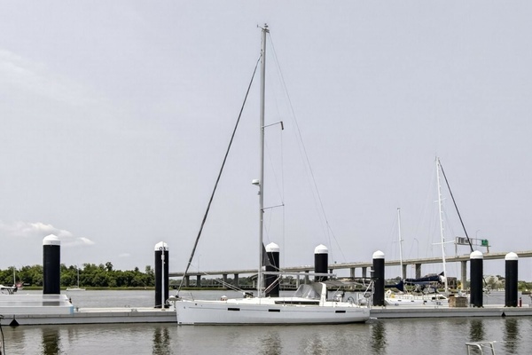 Inconceivable 45ft Beneteau Yacht For Sale
