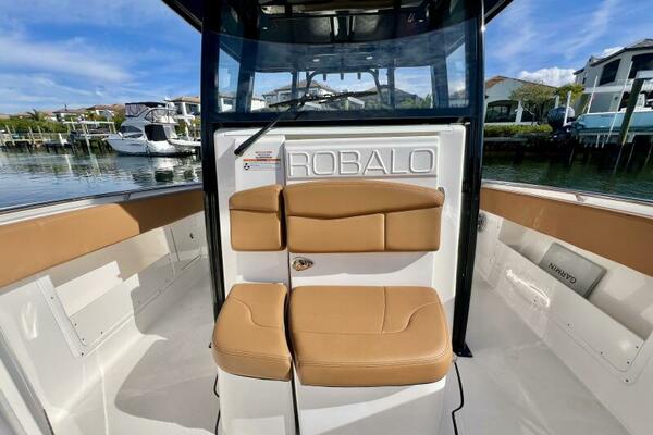 30ft Robalo Yacht For Sale