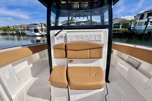 30ft Robalo Yacht For Sale