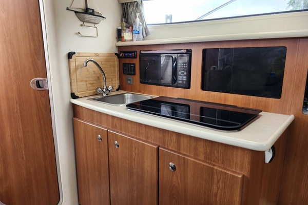 28ft Bayliner Yacht For Sale